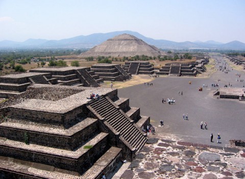 800px-Mexico_SunMoonPyramid-480x352